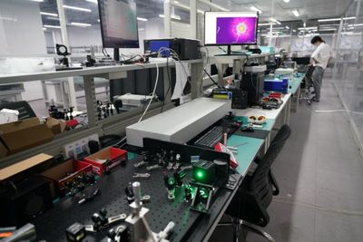 重慶智能科技新突破 兩江新區(qū)首款超快激光產品實現小批量試產